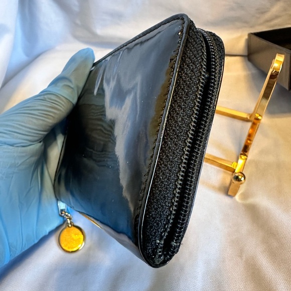 CHANEL BLACK PATENT LEATHER CARD CASE. EUC: Comes with box, card and cloth. - Picture 5 of 11